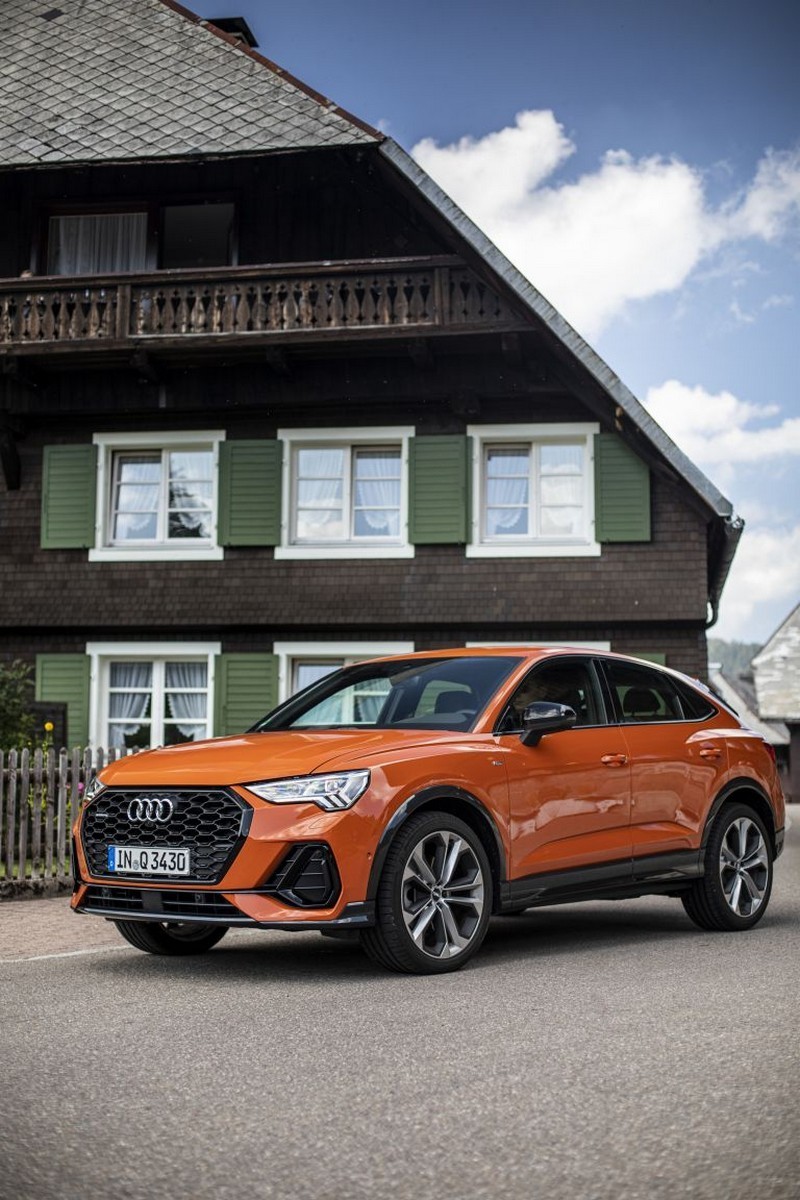 Audi Q3 на обслуживании в автоцентре КРАС