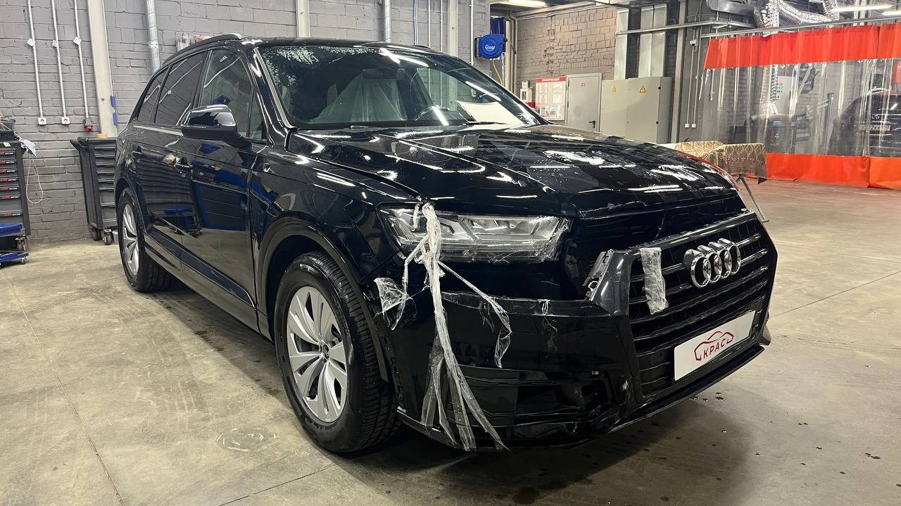 Audi Q7 в ремонтной зоне автоцентра КРАС