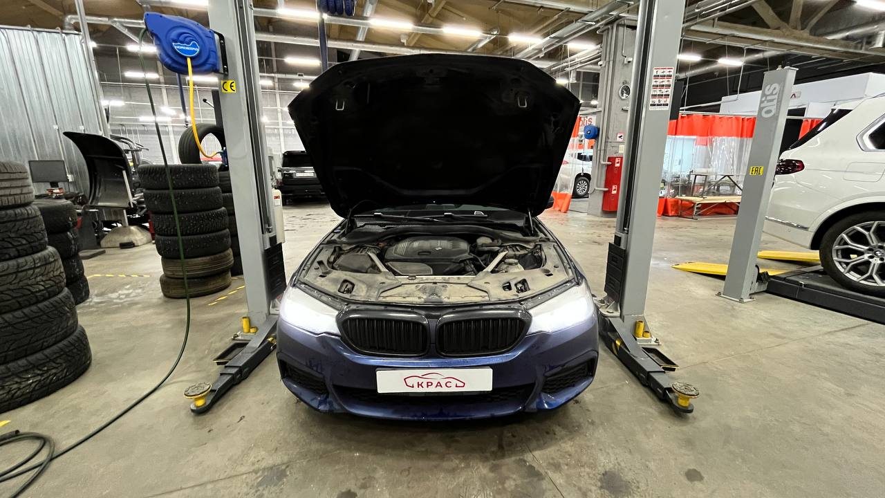 Работы в моторном отсеке BMW