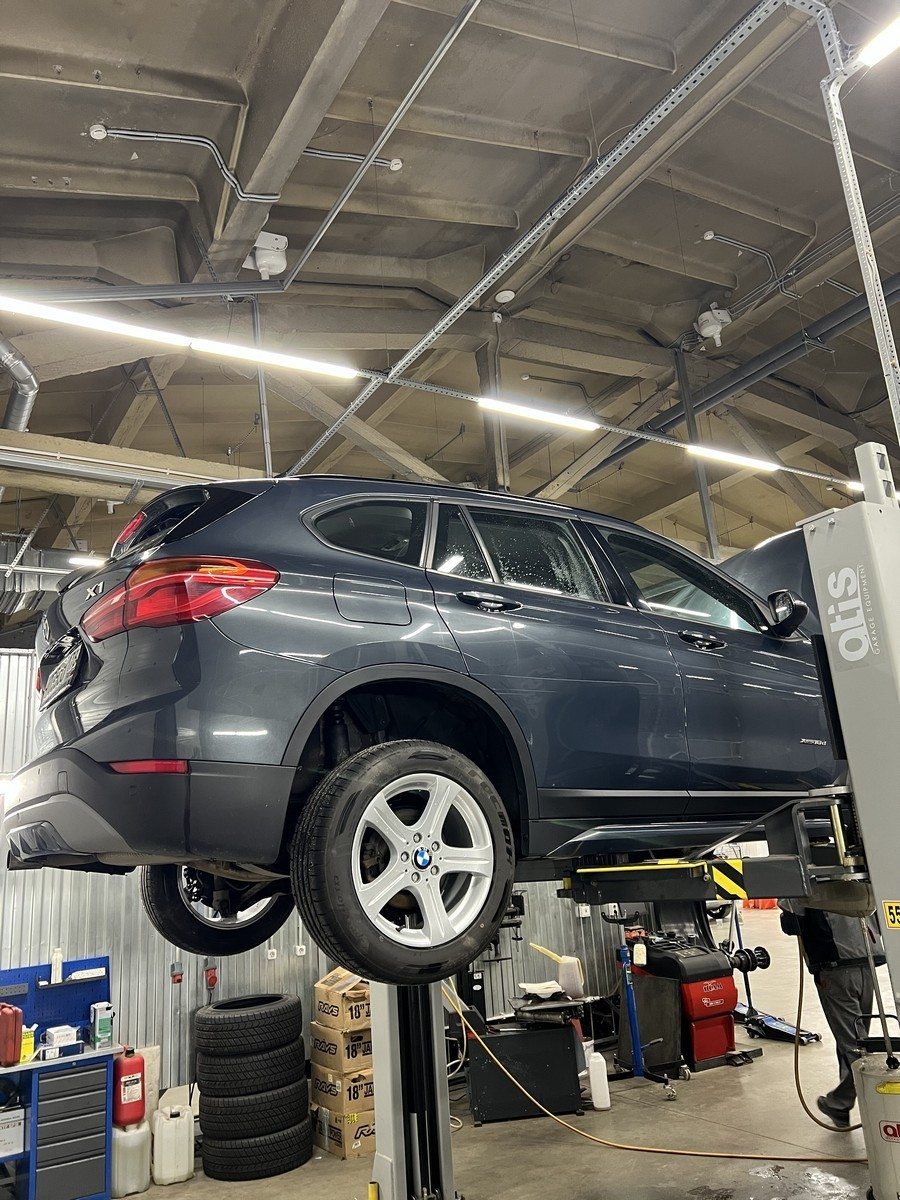 Проверка трансмиссии и днища BMW