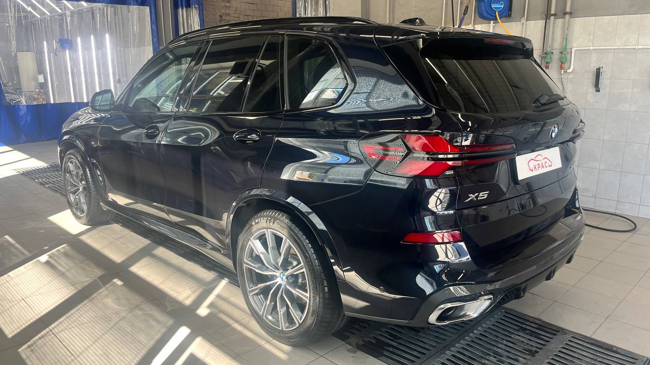 BMW X5 в ремонтной зоне автоцентра КРАС