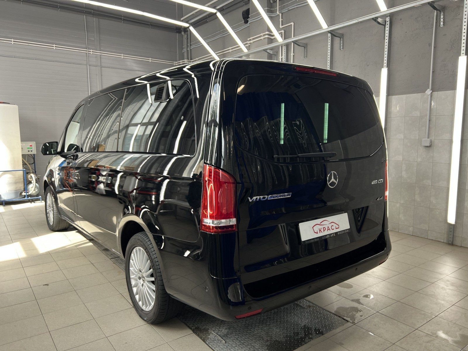 Mercedes-Benz Vito в ремонтной зоне КРАС
